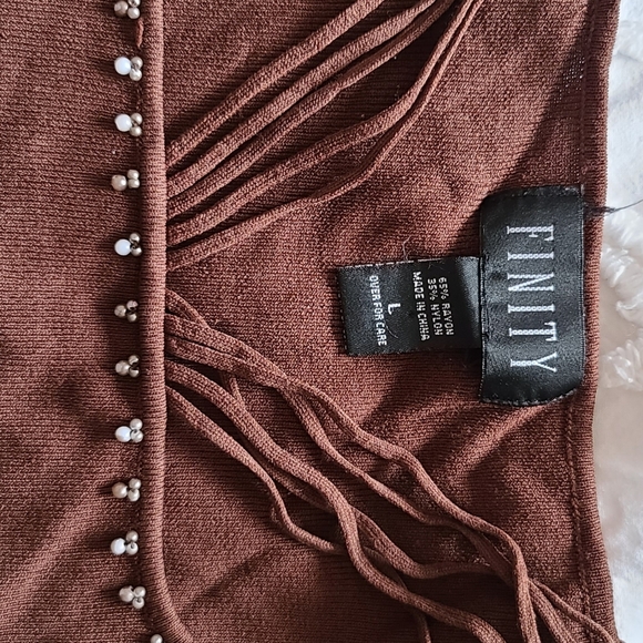 Brown top with detail - Picture 2 of 2
